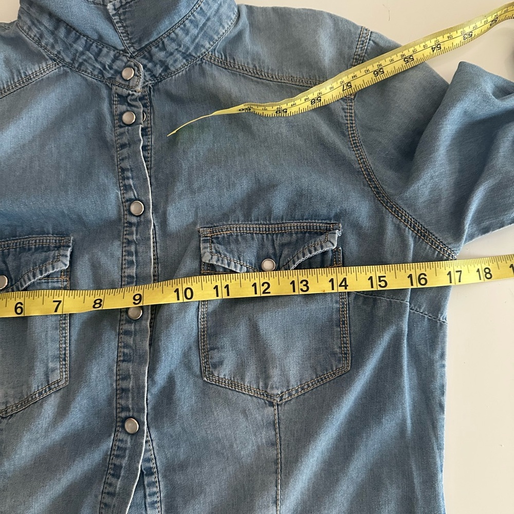 STRADIVARIUS DENIM SHIRT PEARL SNAP WOMENS BLUE BUTTON UP LONG SLEEVE SMALL - Picture 5 of 5